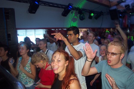 Monday bar summer cruise